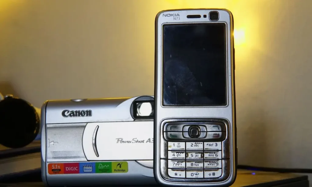 Nokia-N73-and-Canon-Powershot-azmotech