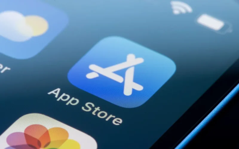 Apple-App-Store-icon-on-iPhone-azmotech
