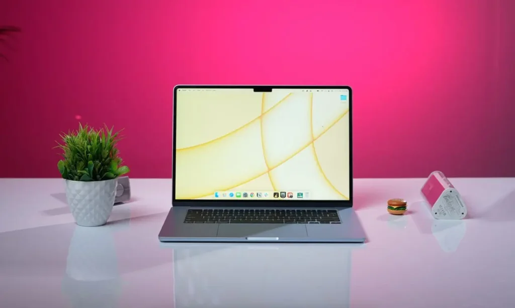 MacBook-Air-M4-Display-azmotech