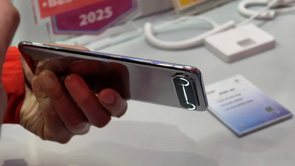 TECNO-SPARK-SLIM-Conceot-preview-from-the-back-azmotech